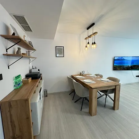 Skau Piano Family & Business Free Parking Daire